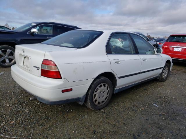 1HGCD5644RA056542 - 1994 HONDA ACCORD LX WHITE photo 3