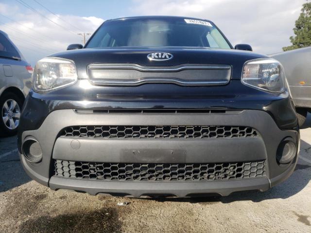 KNDJN2A25J7509043 - 2018 KIA SOUL BLACK photo 5