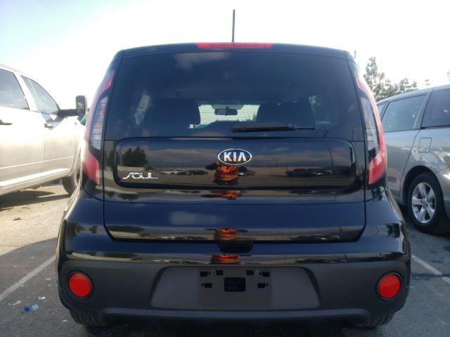 KNDJN2A25J7509043 - 2018 KIA SOUL BLACK photo 6