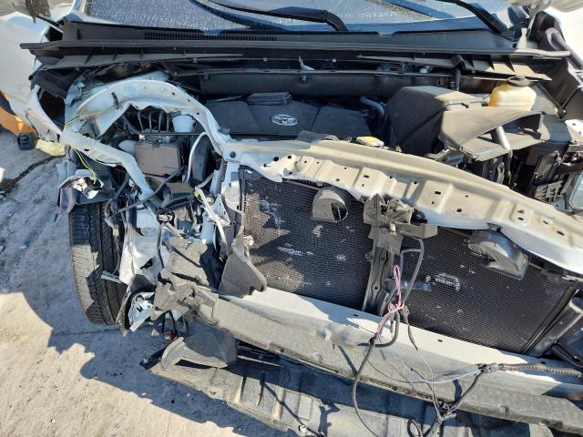 5TDKZRFH3HS201609 - 2017 TOYOTA HIGHLANDER SE WHITE photo 12