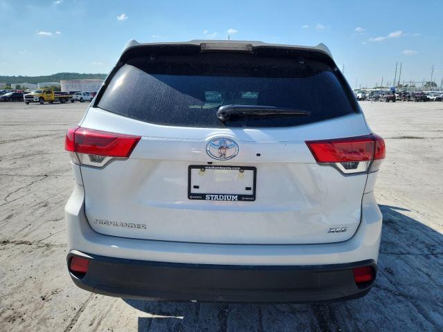 5TDKZRFH3HS201609 - 2017 TOYOTA HIGHLANDER SE WHITE photo 6