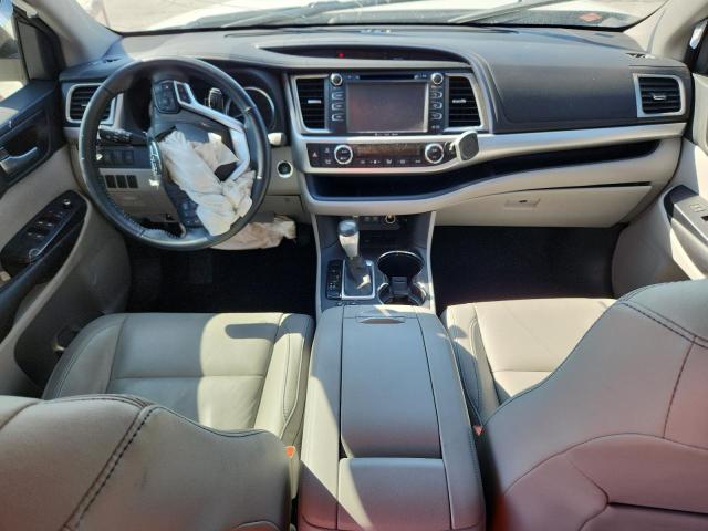 5TDKZRFH3HS201609 - 2017 TOYOTA HIGHLANDER SE WHITE photo 8