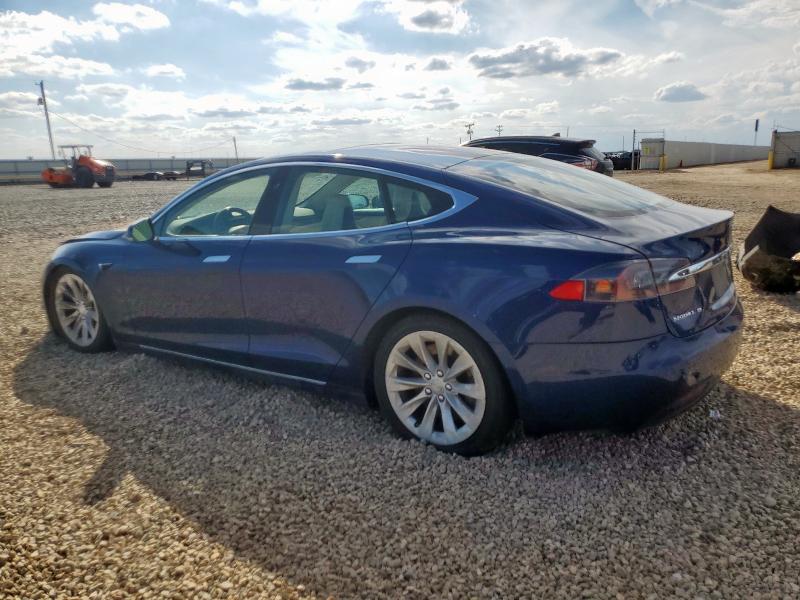5YJSA1E28HF229285 - 2017 TESLA MODEL S ლურჯი ფოტო 2