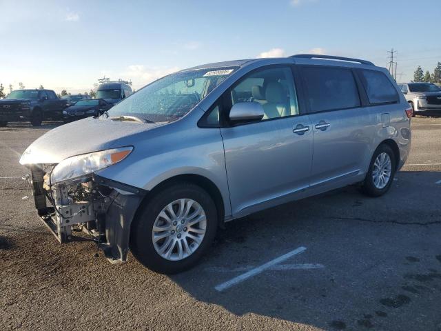 2017 TOYOTA SIENNA XLE, 