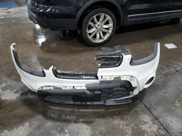 KNDJT2A68D7501144 - 2013 KIA SOUL + WHITE photo 13