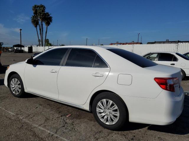 4T1BF1FK9CU531163 - 2012 TOYOTA CAMRY BASE WHITE photo 2