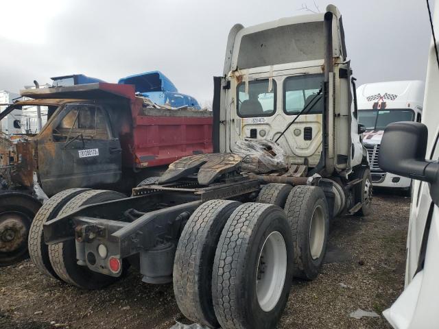 3AKJGEBG3GSHF0164 - 2016 FREIGHTLINER CASCADIA 1 WHITE photo 4