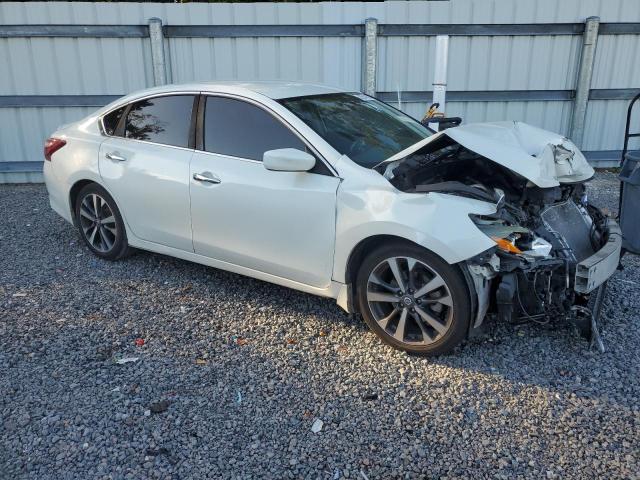 1N4AL3AP5HN314191 - 2017 NISSAN ALTIMA 2.5 WHITE photo 4