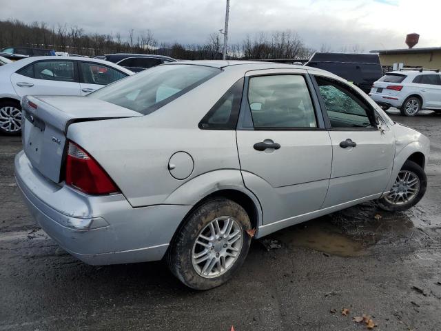 1FAHP34N96W210985 - 2006 FORD FOCUS ZX4 SILVER photo 3