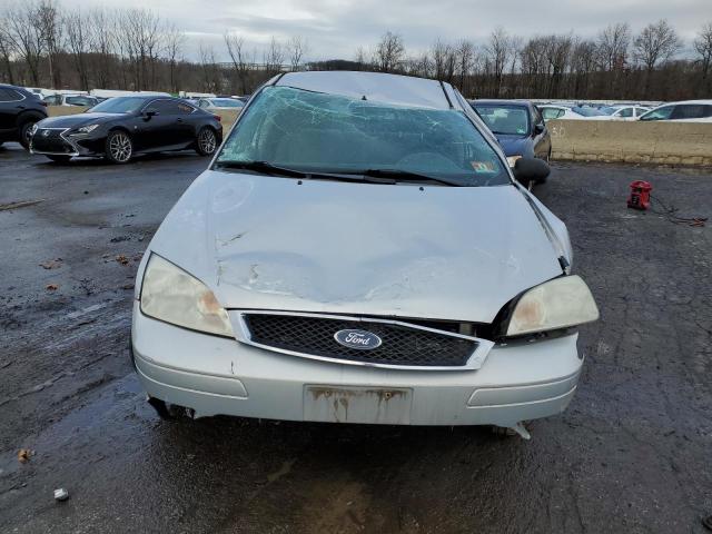 1FAHP34N96W210985 - 2006 FORD FOCUS ZX4 SILVER photo 5