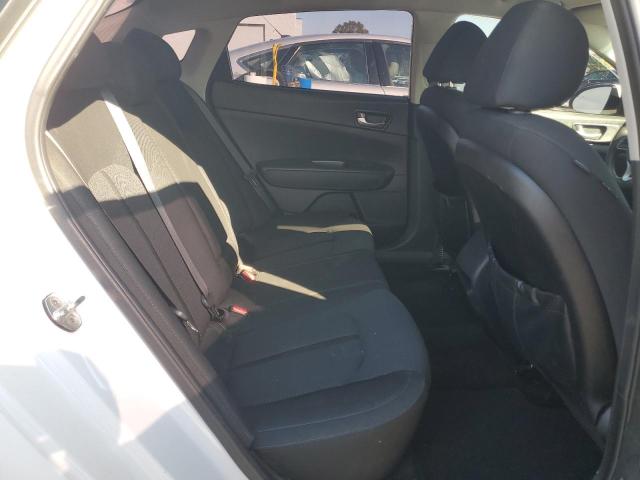 5XXGT4L32JG245319 - 2018 KIA OPTIMA LX WHITE photo 10