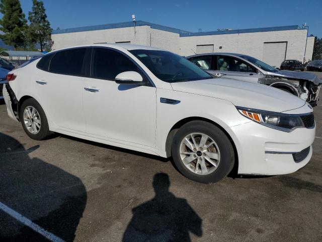 5XXGT4L32JG245319 - 2018 KIA OPTIMA LX WHITE photo 4
