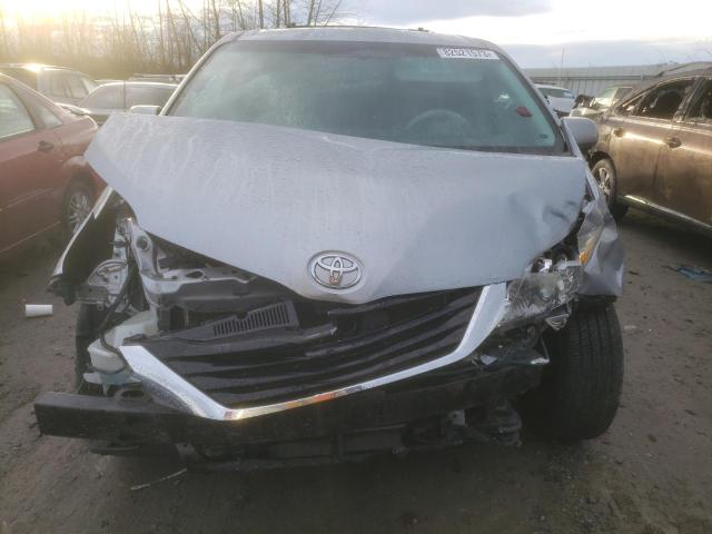 5TDKK3DCXES467178 - 2014 TOYOTA SIENNA LE SILVER photo 5