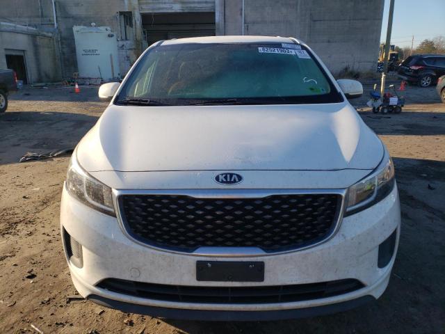 KNDMB5C12G6146114 - 2016 KIA SEDONA LX WHITE photo 5