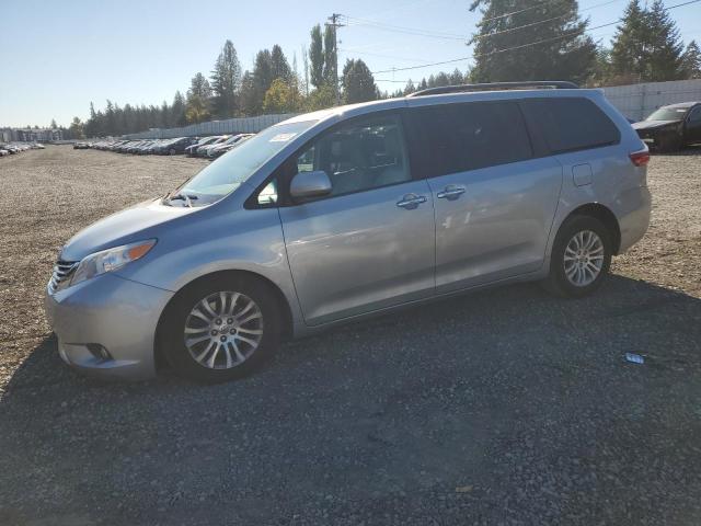 2015 TOYOTA SIENNA XLE, 