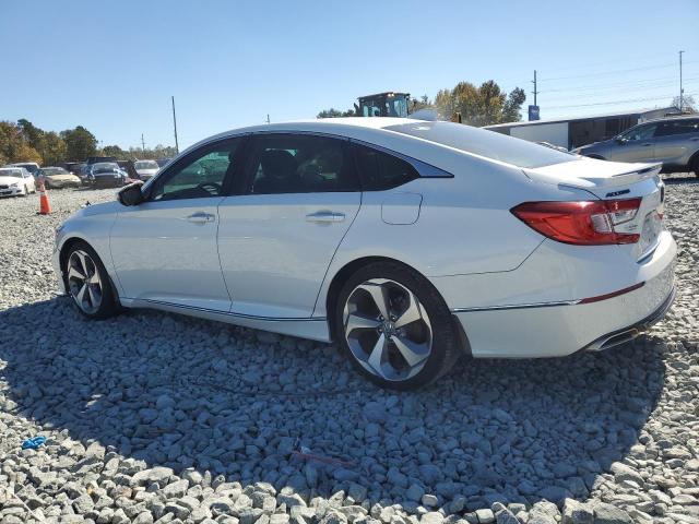 1HGCV2F97JA027208 - 2018 HONDA ACCORD TOURING WHITE photo 2