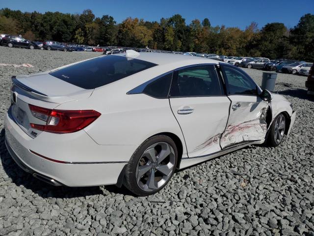 1HGCV2F97JA027208 - 2018 HONDA ACCORD TOURING WHITE photo 3
