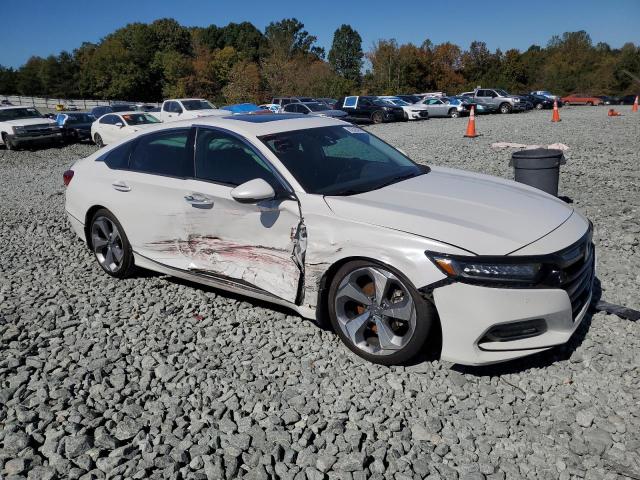 1HGCV2F97JA027208 - 2018 HONDA ACCORD TOURING WHITE photo 4
