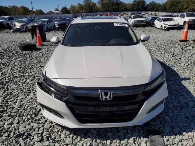 1HGCV2F97JA027208 - 2018 HONDA ACCORD TOURING WHITE photo 5