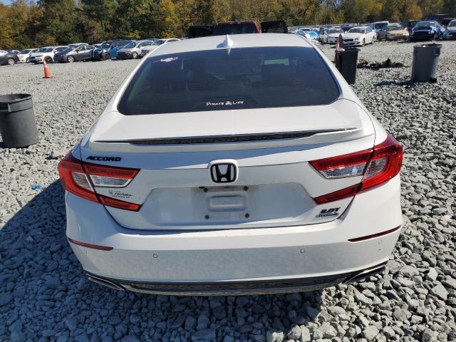 1HGCV2F97JA027208 - 2018 HONDA ACCORD TOURING WHITE photo 6