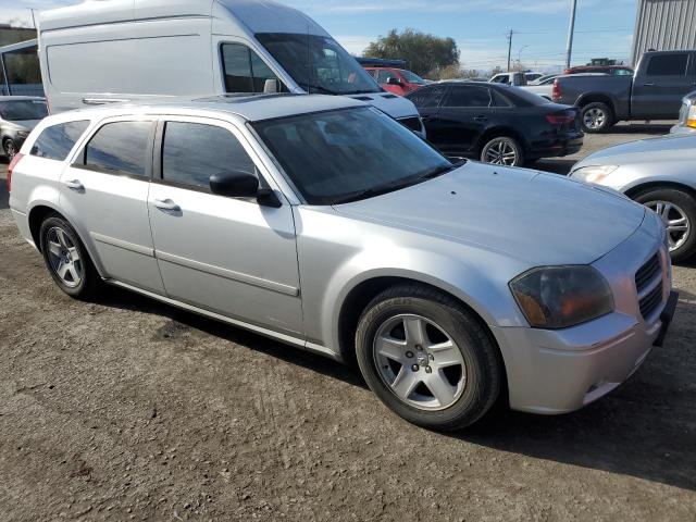 2D4FV48V85H570997 - 2005 DODGE MAGNUM SXT SILVER photo 4