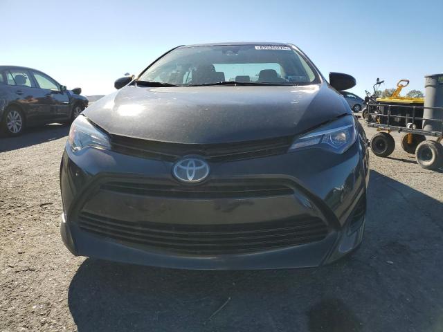 2T1BURHE4JC095882 - 2018 TOYOTA COROLLA L BLACK photo 5
