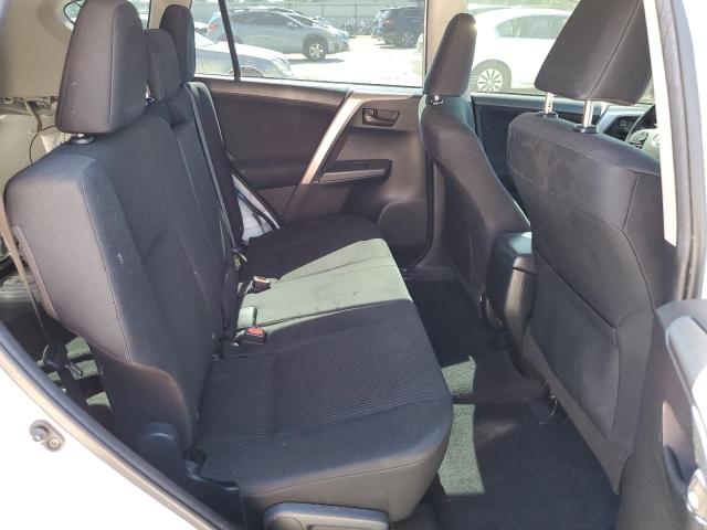 JTMZFREV7JJ158622 - 2018 TOYOTA RAV4 LE WHITE photo 11