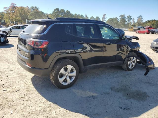 3C4NJDBB6JT450779 - 2018 JEEP COMPASS LATITUDE Սև լուսանկար 3