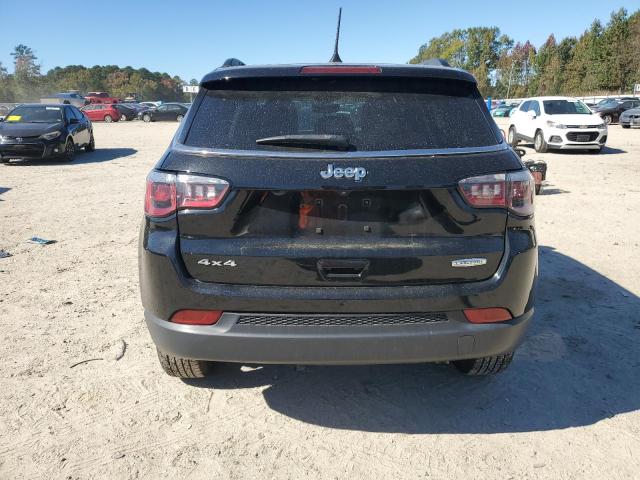 3C4NJDBB6JT450779 - 2018 JEEP COMPASS LATITUDE Սև լուսանկար 6