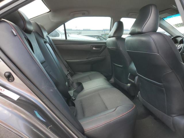 4T1BF1FK8HU274570 - 2017 TOYOTA CAMRY LE 灰色 照片 10