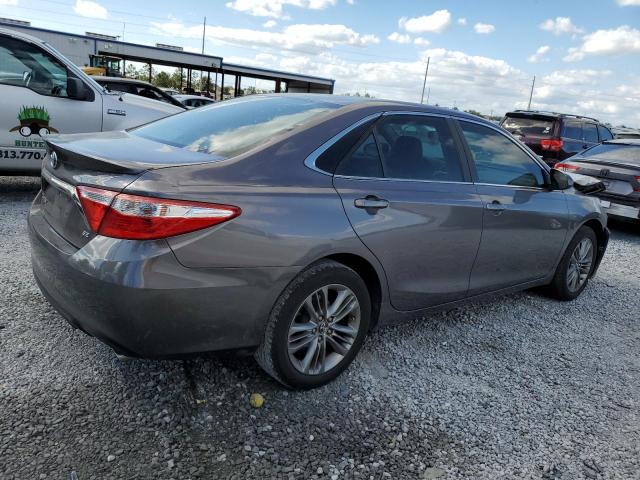 4T1BF1FK8HU274570 - 2017 TOYOTA CAMRY LE 灰色 照片 3