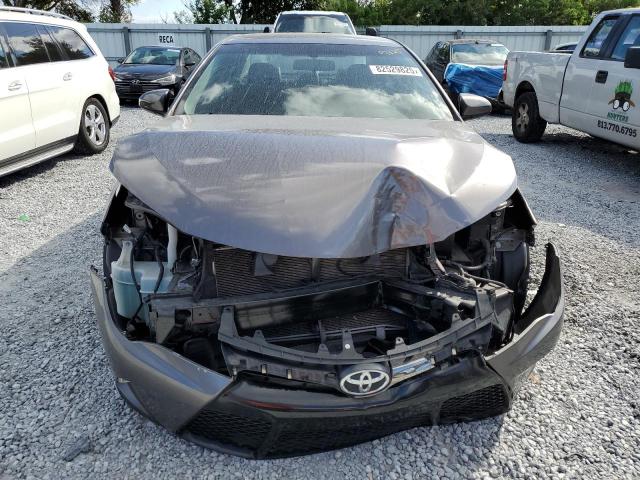 4T1BF1FK8HU274570 - 2017 TOYOTA CAMRY LE 灰色 照片 5