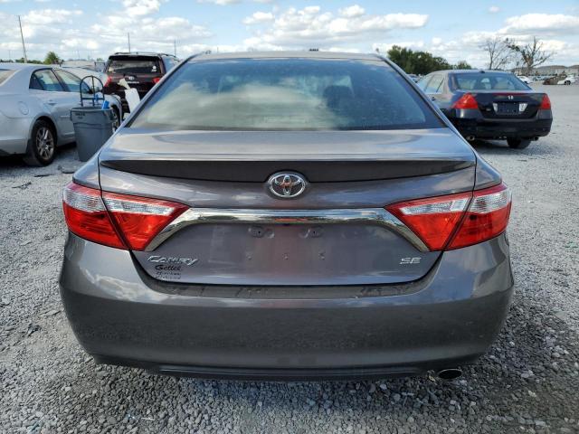 4T1BF1FK8HU274570 - 2017 TOYOTA CAMRY LE 灰色 照片 6