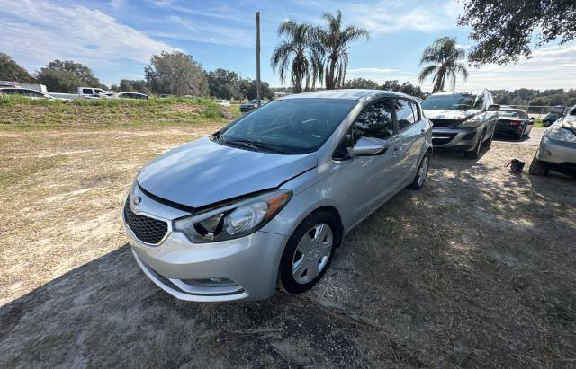 KNAFK5A80G5637826 - 2016 KIA FORTE LX SILVER photo 2