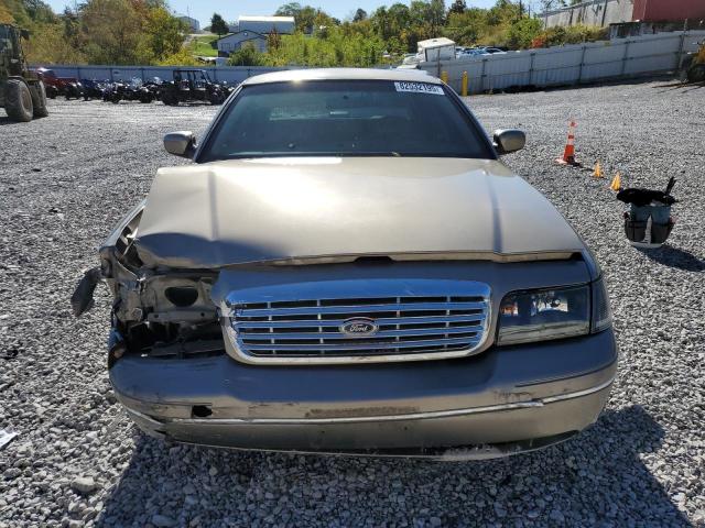 2FAFP73WX2X147788 - 2002 FORD CROWN VICT 棕色 照片 5