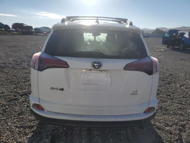JTMBFREVXJJ719770 - 2018 TOYOTA RAV4 LE Սպիտակ լուսանկար 6