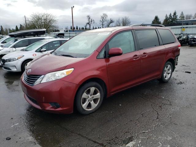 5TDKK3DC0DS334833 - 2013 TOYOTA SIENNA LE RED photo 1