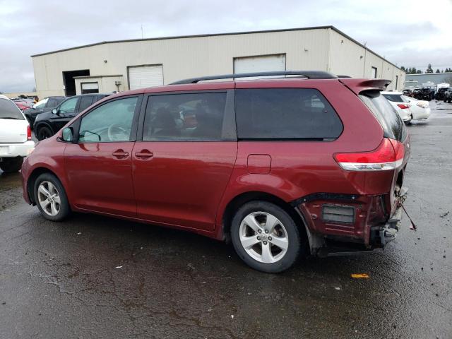 5TDKK3DC0DS334833 - 2013 TOYOTA SIENNA LE RED photo 2