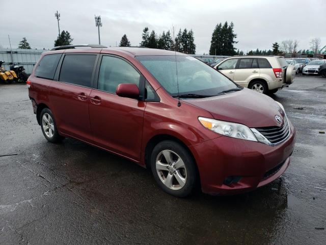 5TDKK3DC0DS334833 - 2013 TOYOTA SIENNA LE RED photo 4