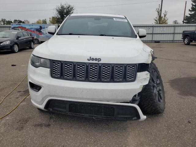 1C4RJFAG2JC500423 - 2018 JEEP GRAND CHER LAREDO WHITE photo 5