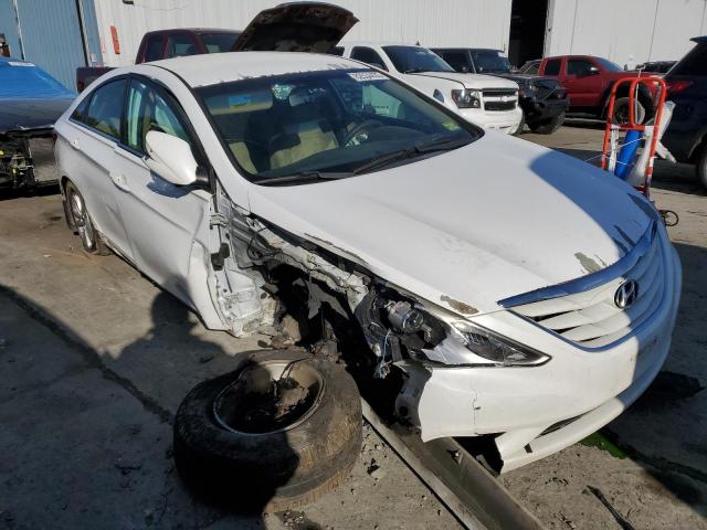 5NPEB4AC1DH607467 - 2013 HYUNDAI SONATA GLS WHITE photo 4