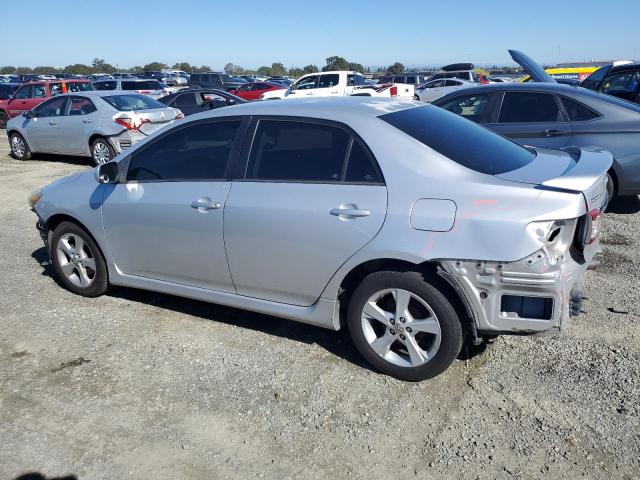 5YFBU4EE1DP153152 - 2013 TOYOTA COROLLA BASE Сріблястий фото 2