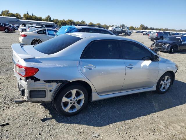 5YFBU4EE1DP153152 - 2013 TOYOTA COROLLA BASE Сріблястий фото 3