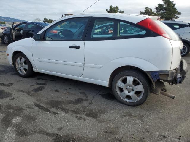 3FAFP31N85R155961 - 2005 FORD FOCUS ZX3 WHITE photo 2