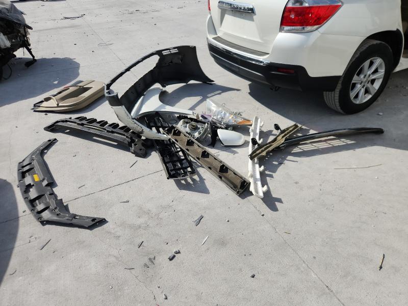 5TDZK3EH7DS094463 - 2013 TOYOTA HIGHLANDER BASE Белый фото 13