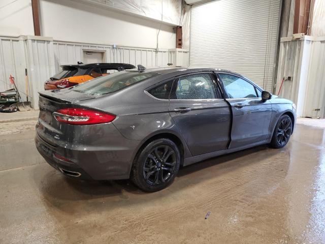 3FA6P0T91KR142236 - 2019 FORD FUSION SE GRAY photo 3