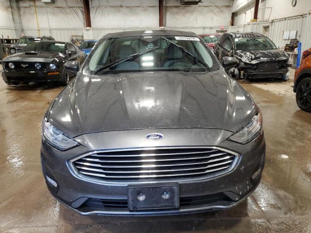 3FA6P0T91KR142236 - 2019 FORD FUSION SE GRAY photo 5