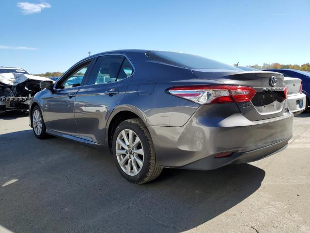 4T1B11HK3JU143810 - 2018 TOYOTA CAMRY L GRAY photo 2