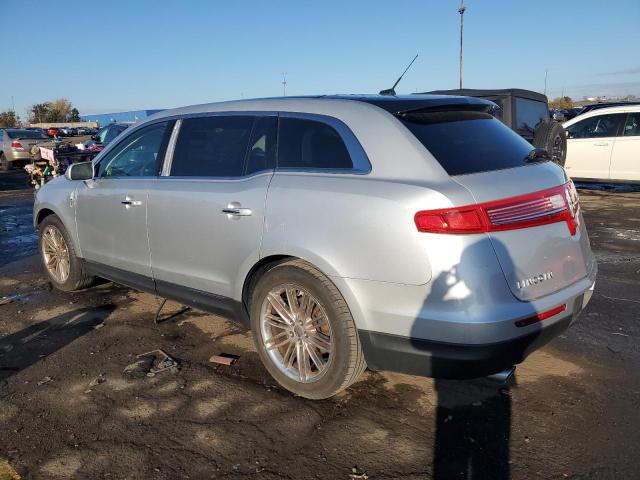 2LMHJ5AT2EBL58504 - 2014 LINCOLN MKT SILVER photo 2
