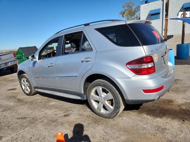 4JGBB8GB2BA695678 - 2011 MERCEDES-BENZ ML 350 4MATIC SILVER photo 2